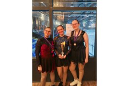 Vier podiumplekken voor kunstrijders Deen Figure Skating Alkmaar tijdens Hofstad Cup 2026 in Den Haag