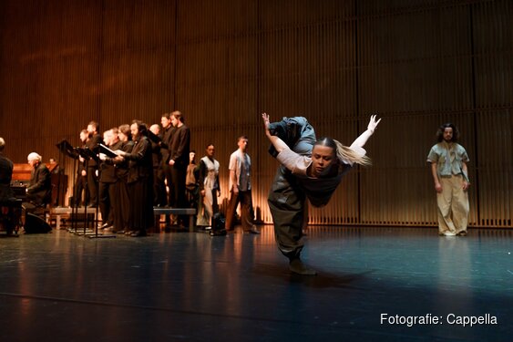 Capella Amsterdam brengt machinale versie van Stravinsky's 'Les Noces' m.m.v. New European Ensemble en dans van Zero Dance Theatre