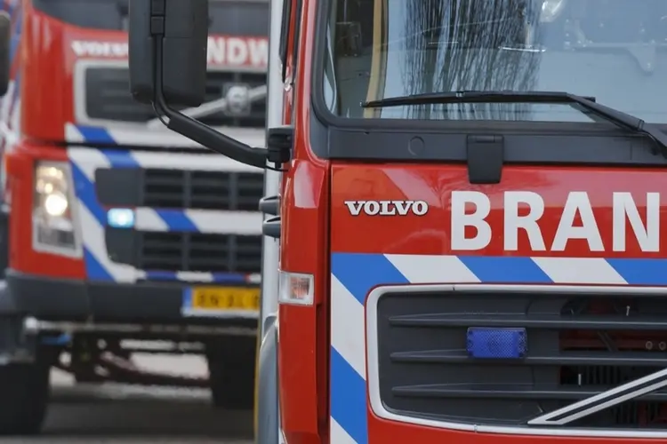 Schuurbrand in achtertuin van woning in Alkmaar