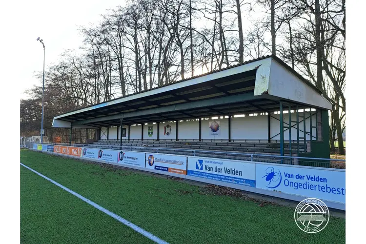 Jong Holland pakt koppositie na zege in Amstelveen