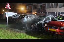 Auto's zwaar beschadigd na brand op parkeerplaats