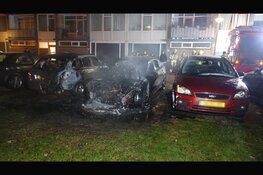 Auto's zwaar beschadigd na brand op parkeerplaats