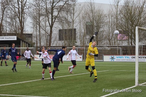 Alcmaria Victrix nestelt zich steviger in middenmoot na winst op St. George