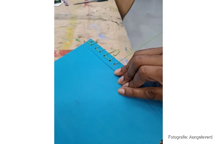 Workshop Boekbinden tijdens de Boekenweek bij Kunstuitleen Alkmaar