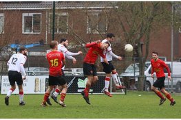 5A: Alcmaria Victrix hard onderuit in Opperdoes. Koedijk klopt DTS in derby