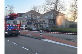 Persoon zwaargewond bij hevige woningbrand in Alkmaar