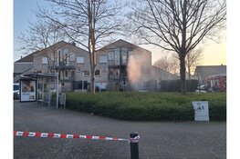 Persoon zwaargewond bij hevige woningbrand in Alkmaar