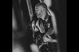 Julien Oomen brengt ontroerend familieverhaal tot leven in De Alkenaer tijdens Vive la Chanson!