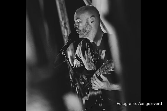 Julien Oomen brengt ontroerend familieverhaal tot leven in De Alkenaer tijdens Vive la Chanson!