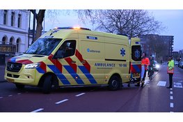 Voetganger aangereden door stadsbus op zebrapad Stationsweg Alkmaar