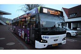Voetganger aangereden door stadsbus op zebrapad Stationsweg Alkmaar