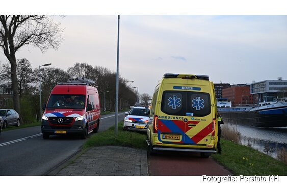 Persoon te water op Noorderkade in Alkmaar