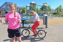 Jackelien helpt bij de fietslessen "Je gaat blij heen en je komt blij terug"