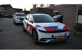Bestuurder ramt drie geparkeerde auto’s en wordt aangehouden in Alkmaar