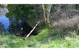Fatbiker rijdt slagboom er uit op de Kalkovensweg in Alkmaar
