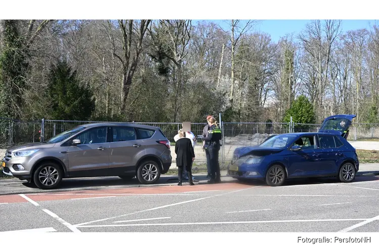 Kop-staartbotsing op Kennemerstraatweg in Alkmaar