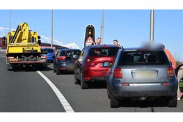 Drie voertuigen betrokken bij kop-staartbotsing op A9 bij Alkmaar