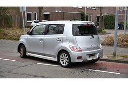 Fietser vliegt door achterruit bij ongeval in Alkmaar