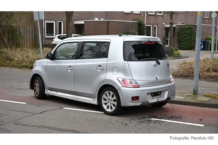 Fietser vliegt door achterruit bij ongeval in Alkmaar