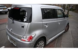 Fietser vliegt door achterruit bij ongeval in Alkmaar