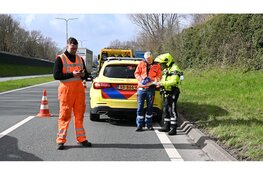 Twee auto’s botsen op N508, flinke schade