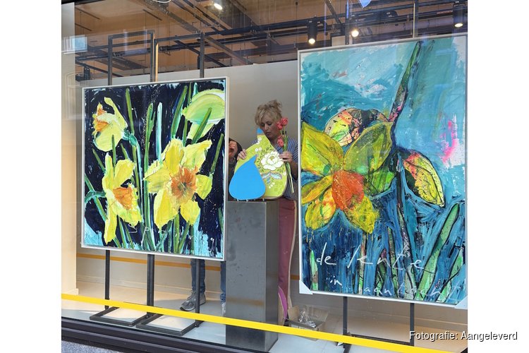 Voorjaar in de etalage: nieuwe raamexpositie met werk van Denise van der Zande