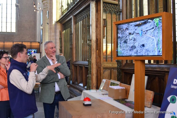 IJsvogels van Hortus Alkmaar live te volgen via webcam