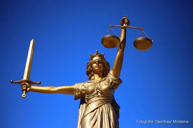 Tot tien jaar gevangenisstraf geëist tegen drie verdachten van opdracht geven tot explosies in Alkmaar