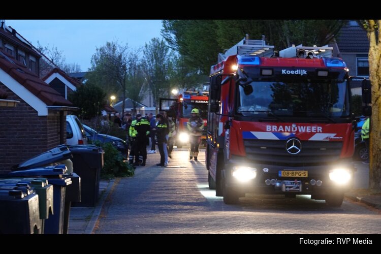 Persoon aangehouden na brand in schuur Alkmaar. Onrust in straat en politiehond ingezet