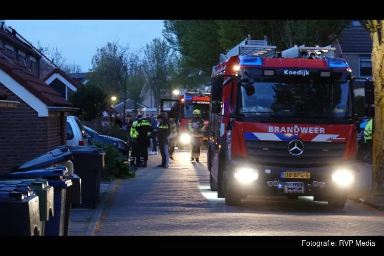 Persoon aangehouden na brand in schuur Alkmaar. Onrust in straat en politiehond ingezet