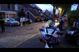 Persoon aangehouden na brand in schuur Alkmaar. Onrust in straat en politiehond ingezet