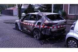 Auto zwaar beschadigd na brand in Alkmaar