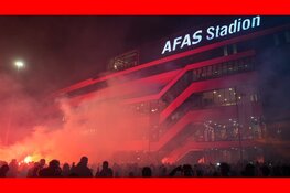 Duizenden supporters wachten spelersbus AZ op na bekerwinst