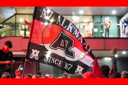 Duizenden supporters wachten spelersbus AZ op na bekerwinst