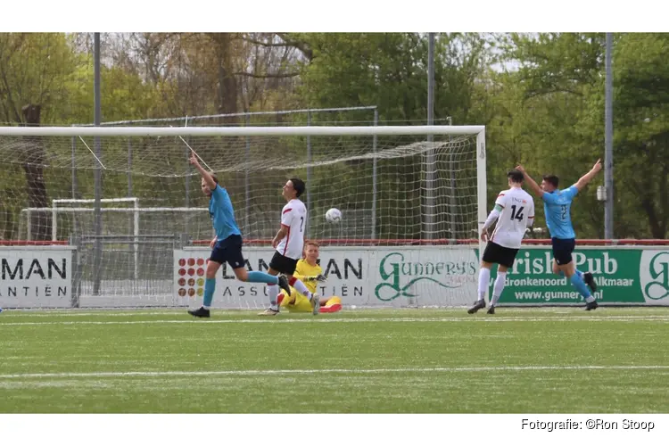 Alcmaria Victrix krijgt pak op de broek van hekkensluiter FC Den Helder