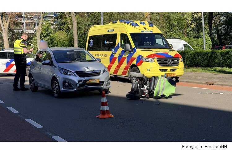 Vrouw gewond na aanrijding op Muiderwaard