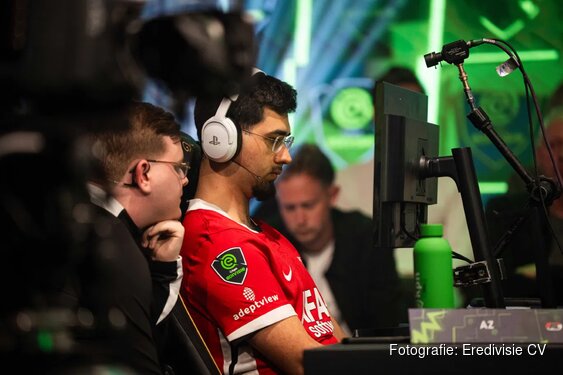 Emre Yilmaz (AZ) kroont zich tot laatste KPN eDivisie-kampioen