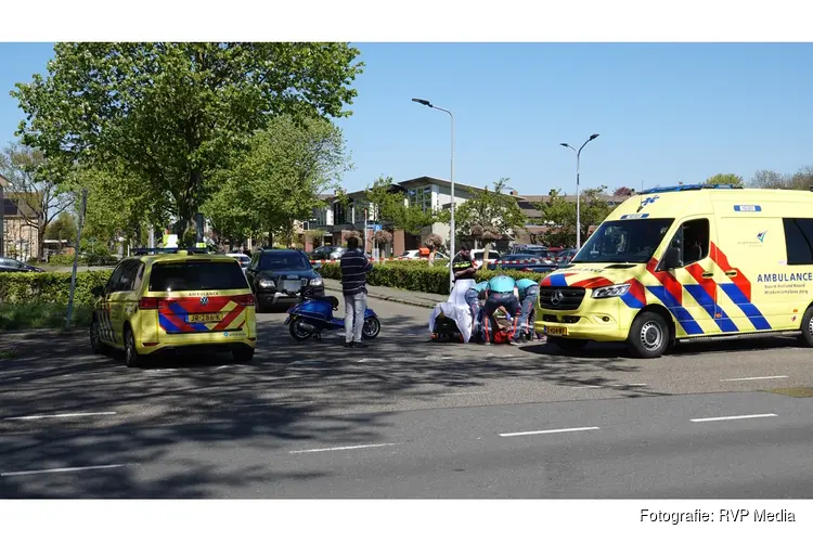 Scooterrijder gewond na aanrijding met auto in Heiloo