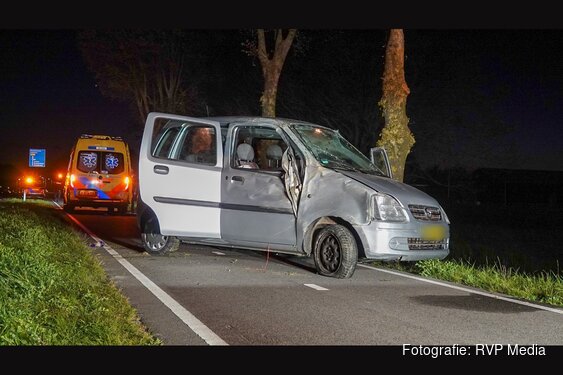 Auto slaat over de kop bij eenzijdig ongeval op N243