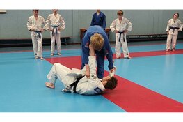 Judo-kampioen Inno Loeber geeft gastles aan judoka’s uit Alkmaar en Castricum