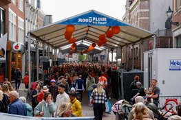 Alkmaar kleurt oranje tijdens feestelijke Koningsdag