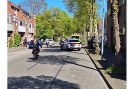 Fietsster licht gewond na aanrijding met bestelbus