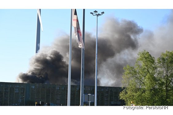 Brand in afvalberg op bedrijventerrein Alkmaar