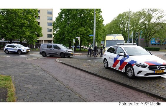 Fietsster gewond na aanrijding met auto in Alkmaar