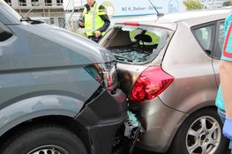 Flinke schade na ongeval tussen meerdere voertuigen op N242 bij Heerhugowaard