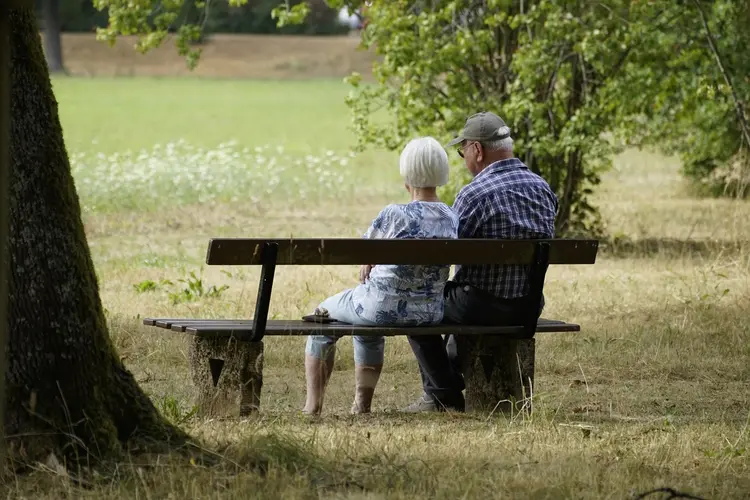 Hoe ouderen thuis veiliger kunnen leven met modern toezicht