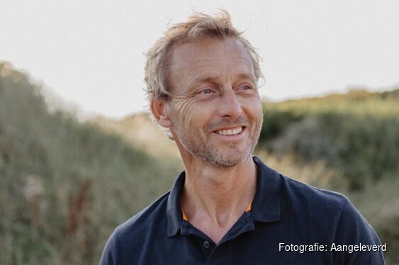 Op zondag 14 juni ontvangt De Alkenaer in de reeks ‘Spraakmakers’ Bart Molenaar