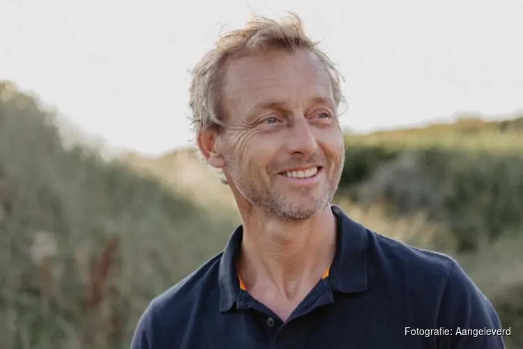 Op zondag 14 juni ontvangt De Alkenaer in de reeks ‘Spraakmakers’ Bart Molenaar
