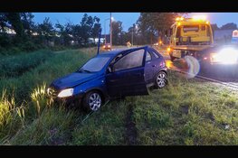 Auto te water bij oprit N508