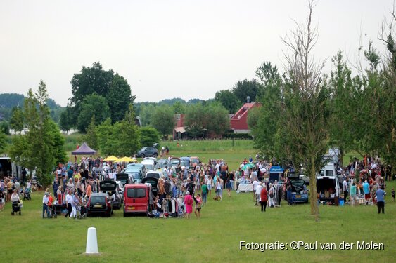 Zomerse gezelligheid op de Kofferbakmarkt in Heerhugowaard